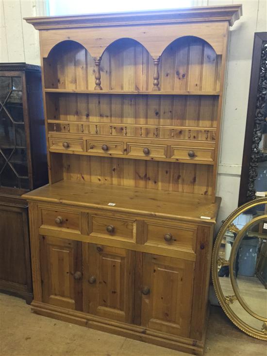 Pine dresser(-)